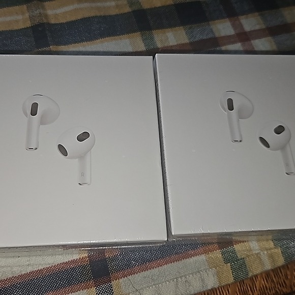 Apple White Wireless Earbuds